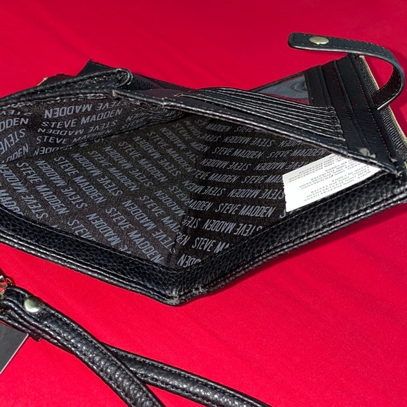 Steve Madden Double Wristlet in Black. - Picture 6 of 6